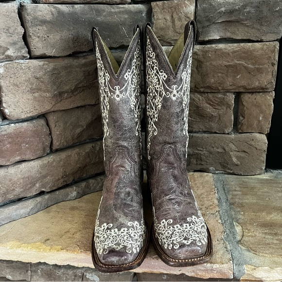 Corral Brown and Cream Embroidered Western Boots - Picture 4 of 16